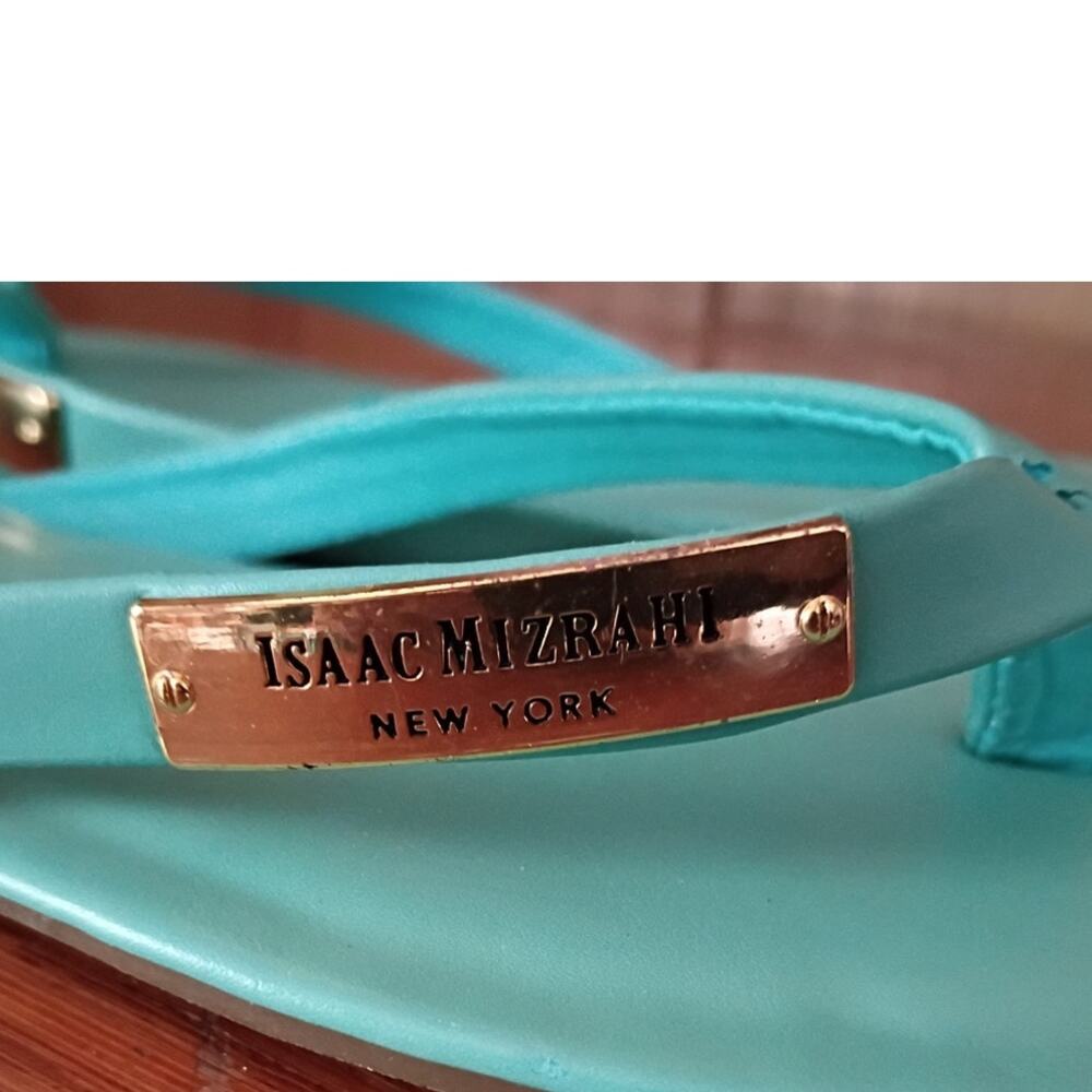 T: Isaac Mizrahi Aqua Turquoise Thong Sandals Gold Logo Flip Flops Womens 6